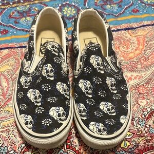 Vans women’s Skull Pattern Slip-On Sneakers - Black and White and blue